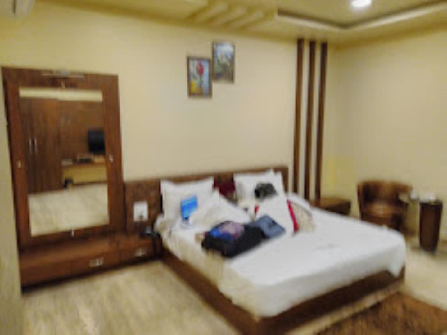Hotel Saroj Sāgar מראה חיצוני תמונה