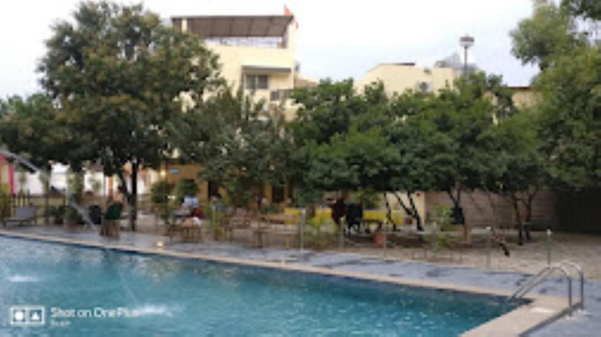 Hotel Saroj Sāgar מראה חיצוני תמונה