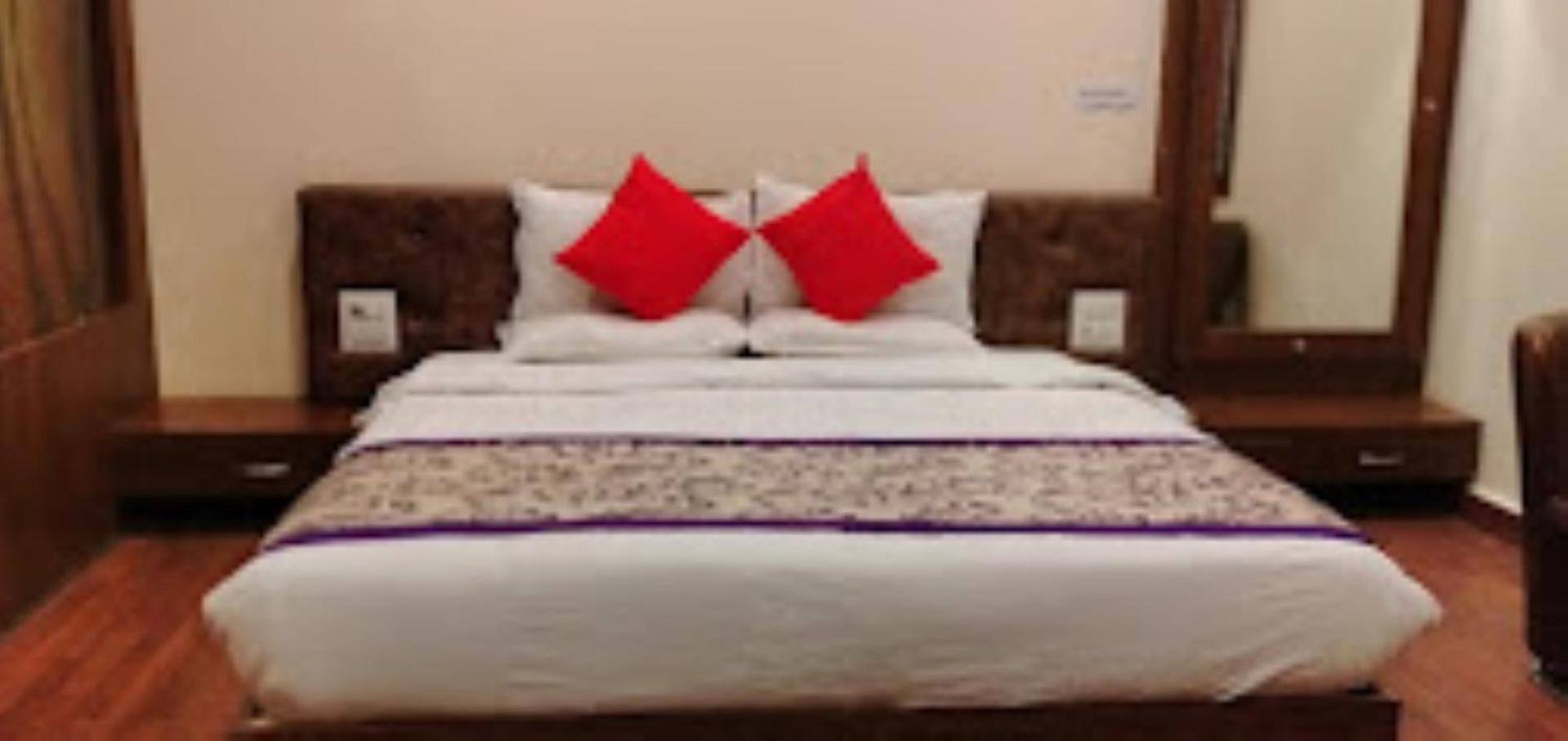 Hotel Saroj Sāgar מראה חיצוני תמונה