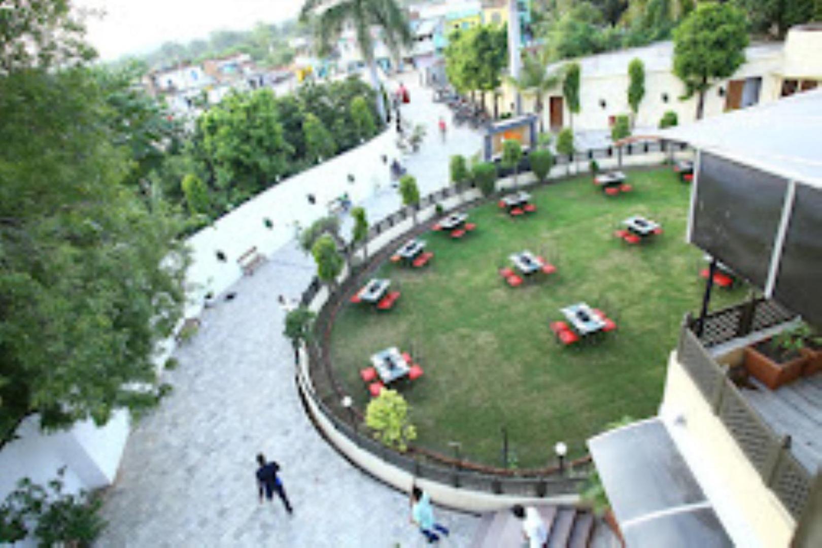 Hotel Saroj Sāgar מראה חיצוני תמונה